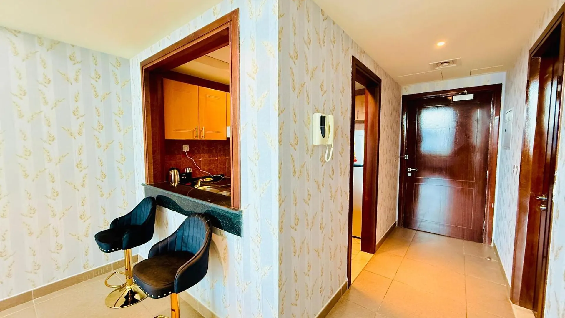 Hm-102Amazing Large Fully Furnished 1Bhk Apartment Dubai